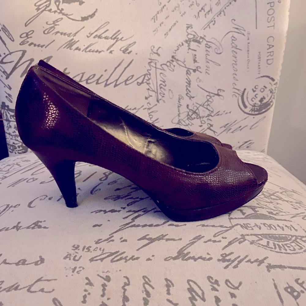 Heels - Picture 5 of 7